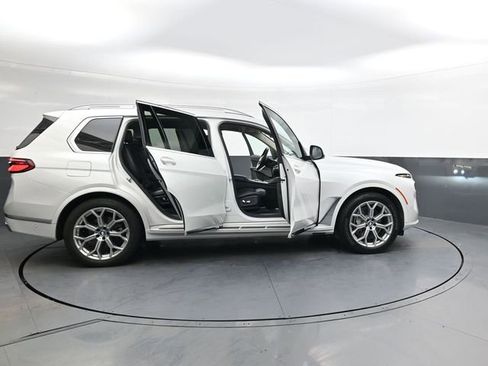 Used 2024 BMW X7 xDrive40i image 36