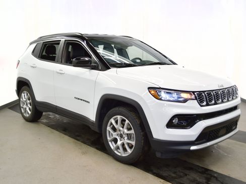 Used 2025 Jeep Compass Limited image 2
