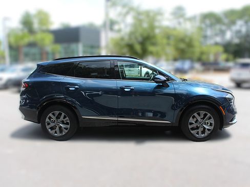 Certified 2025 Kia Sportage SX Prestige AWD/4WD image 11