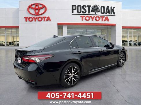 Used 2021 Toyota Camry SE FWD image 6