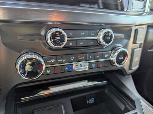 Used 2024 Ford F250 Lariat w/ Chrome Package image 15