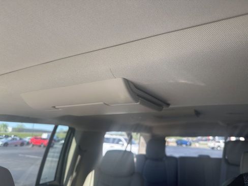 Used 2015 Cadillac Escalade ESV Luxury RWD image 17