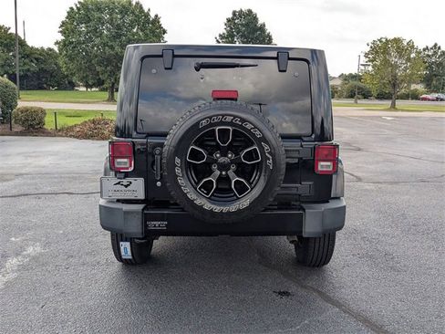 Used 2018 Jeep Wrangler Unlimited Sahara image 4