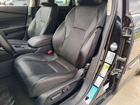 Used 2023 Honda Accord Touring image 2
