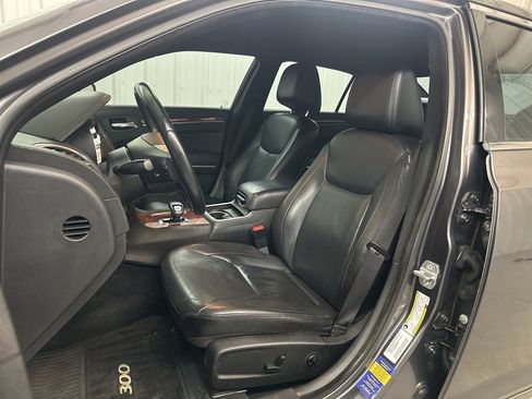 Used 2014 Chrysler 300 image 12