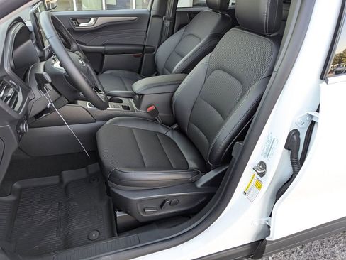 New 2026 Ford Escape SE w/ Class II Trailer Tow Package FWD image 12