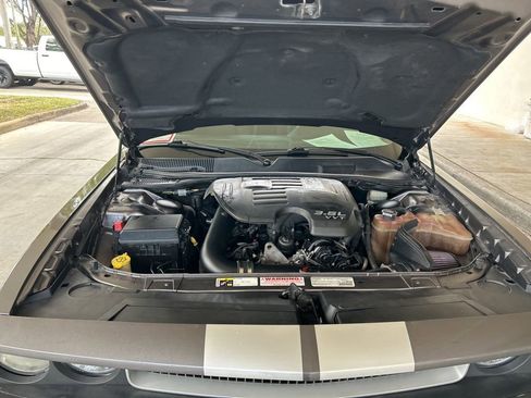 Used 2014 Dodge Challenger SXT image 11