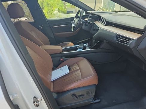 Used 2024 Audi Q8 e-tron Premium Plus w/ Premium Plus Package AWD/4WD image 10