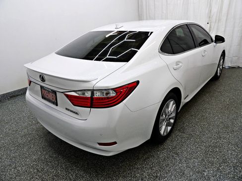 Used 2014 Lexus ES 300h w/ Luxury Package w/Bamboo Trim FWD image 6