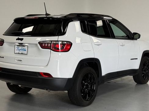 Used 2023 Jeep Compass Latitude AWD/4WD image 3