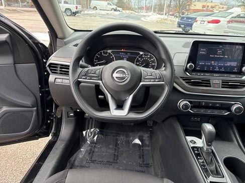 Used 2025 Nissan Altima 2.5 SV image 30