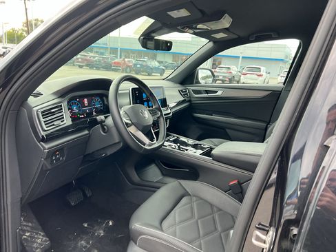 Used 2026 Volkswagen Atlas Cross Sport SE AWD/4WD image 9