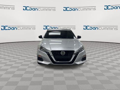Used 2019 Nissan Altima 2.5 SR w/ SR Premium Package AWD/4WD image 3