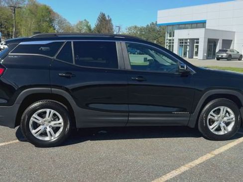 Used 2022 GMC Terrain SLE w/ Driver Convenience Package AWD/4WD image 9