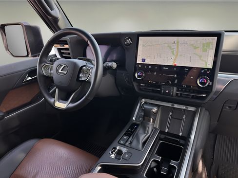 Used 2024 Lexus GX 550 w/ Accessory Package (Z1) AWD/4WD image 8