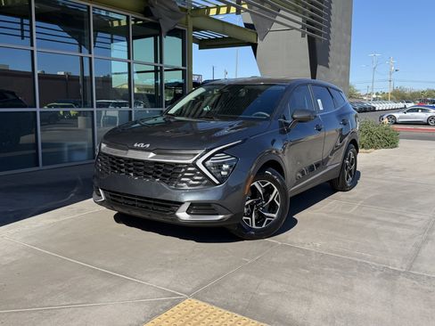 Used 2024 Kia Sportage LX image 2