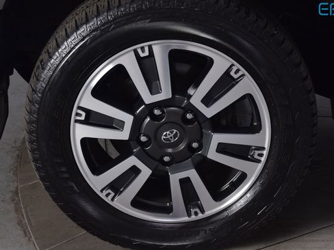 Used 2018 Toyota Tundra SR5 AWD/4WD image 8