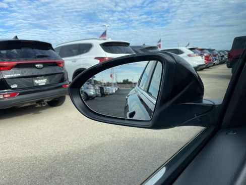 Used 2024 Volkswagen Jetta SE image 37