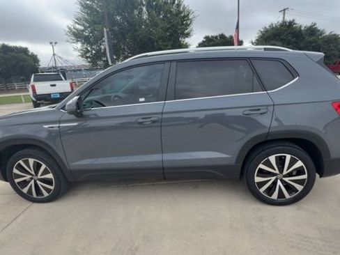 Used 2022 Volkswagen Taos SE AWD/4WD image 5