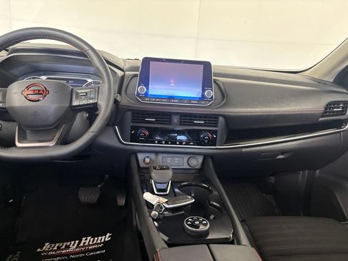 Used 2025 Nissan Rogue SV AWD/4WD image 21