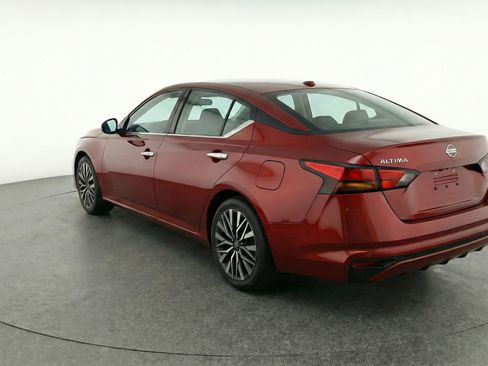 Used 2025 Nissan Altima 2.5 SV image 6