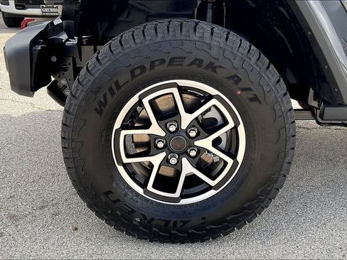 New 2025 Jeep Gladiator Rubicon w/ Convenience Group image 36