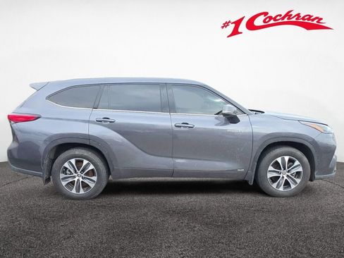 Used 2021 Toyota Highlander XLE AWD/4WD image 8