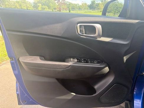Used 2021 Hyundai Venue SEL FWD image 15