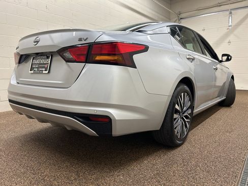 Used 2023 Nissan Altima 2.5 SV image 2