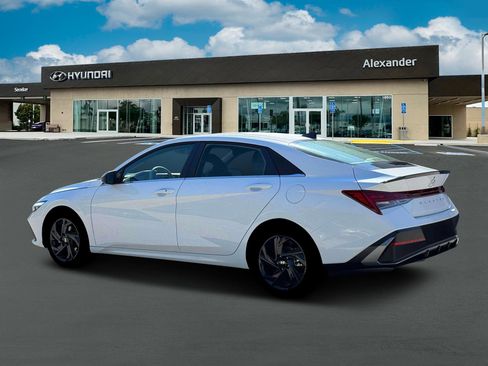 New 2026 Hyundai Elantra SEL Sport Premium w/ Cargo Package FWD image 4