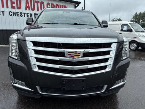 Used 2017 Cadillac Escalade ESV Luxury AWD/4WD image 3
