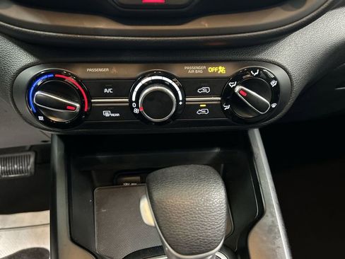 Used 2023 Kia Soul LX w/ LX Technology Package FWD image 16