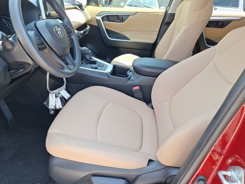 Used 2025 Toyota RAV4 LE AWD/4WD image 28