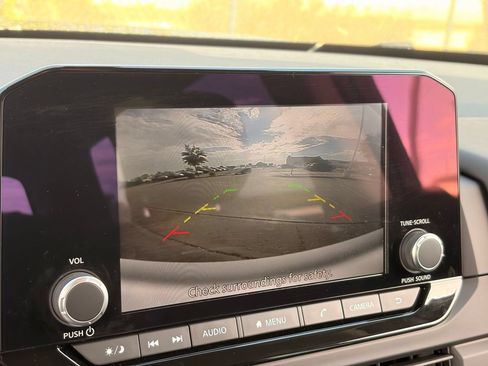 Used 2025 Nissan Pathfinder S FWD image 23