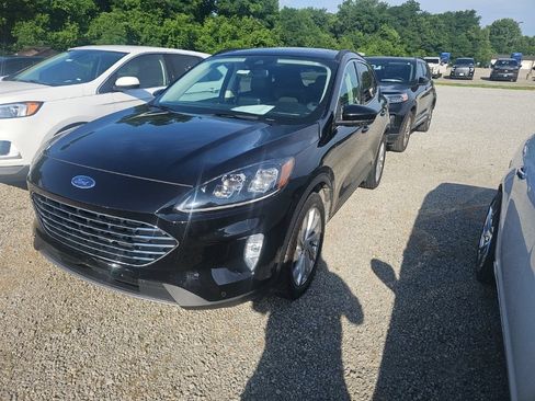 Used 2022 Ford Escape Titanium w/ Titanium Elite Package AWD/4WD image 3