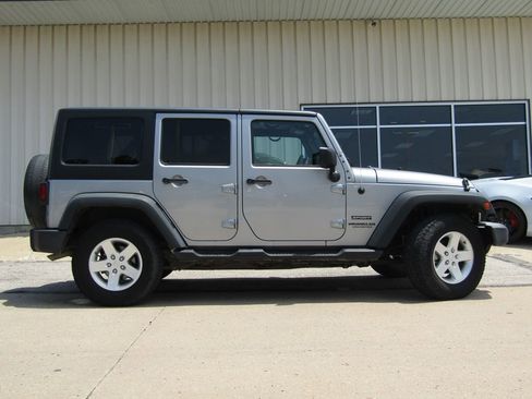 Used 2016 Jeep Wrangler Unlimited Sport w/ Quick Order Package 24S AWD/4WD image 2