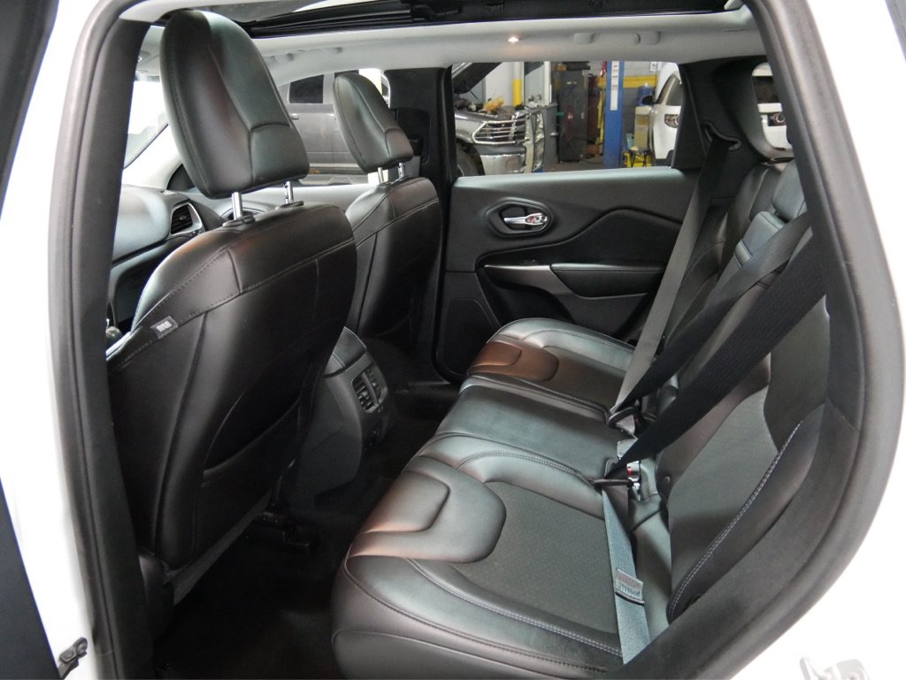 Used 2019 Jeep Cherokee Latitude Plus w/ Comfort/Convenience Group AWD/4WD image 23