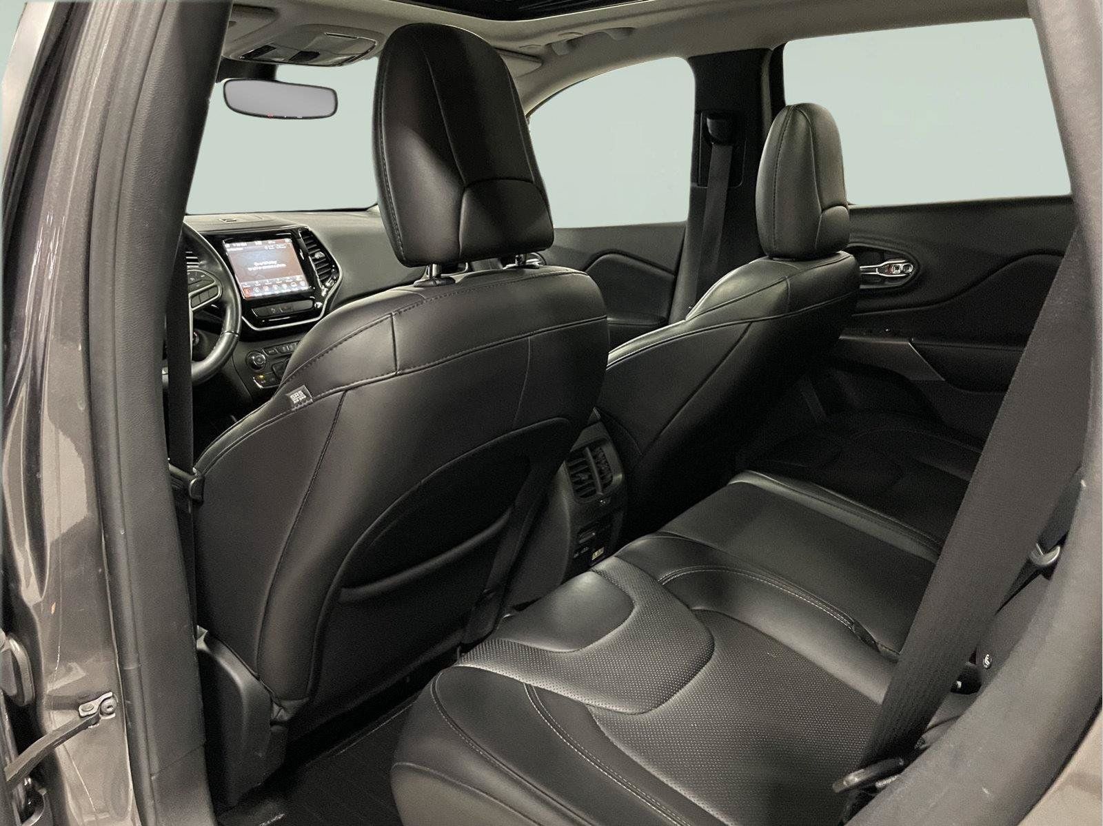 Used 2019 Jeep Cherokee Limited AWD/4WD image 29
