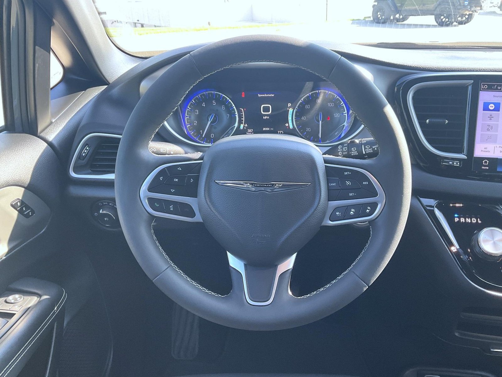 Used 2025 Chrysler Pacifica Select FWD image 13