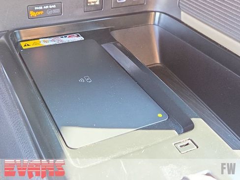 Used 2025 Toyota Camry SE FWD image 11
