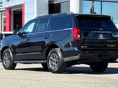 Used 2025 Ford Expedition Active AWD/4WD image 6