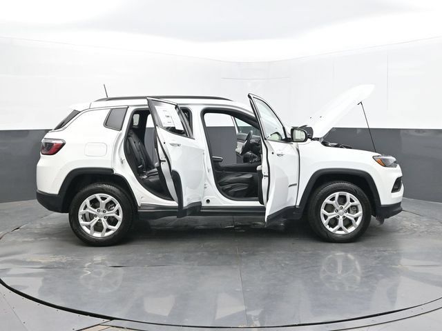 Used 2024 Jeep Compass Latitude AWD/4WD image 65