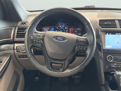 Used 2018 Ford Explorer XLT w/ Equipment Group 202A FWD image 12