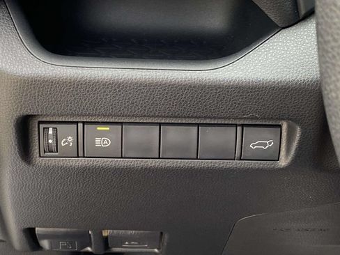 Used 2019 Toyota RAV4 XLE w/ Convenience Package FWD image 32