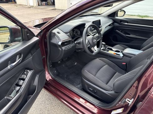 Used 2023 Nissan Altima 2.5 SV FWD image 14