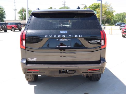 Used 2025 Ford Expedition Active AWD/4WD image 7