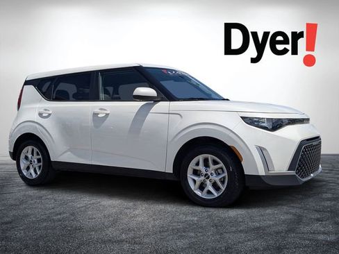 Certified 2025 Kia Soul LX w/ LX Technology Package FWD image 1