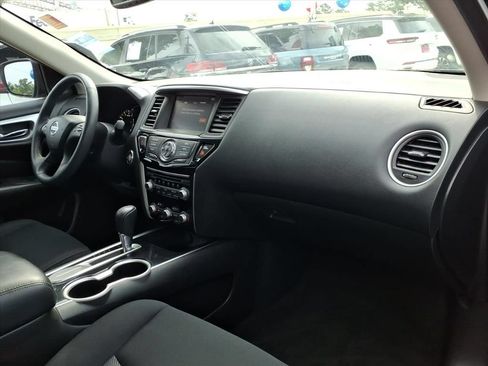 Used 2018 Nissan Pathfinder SV FWD image 16
