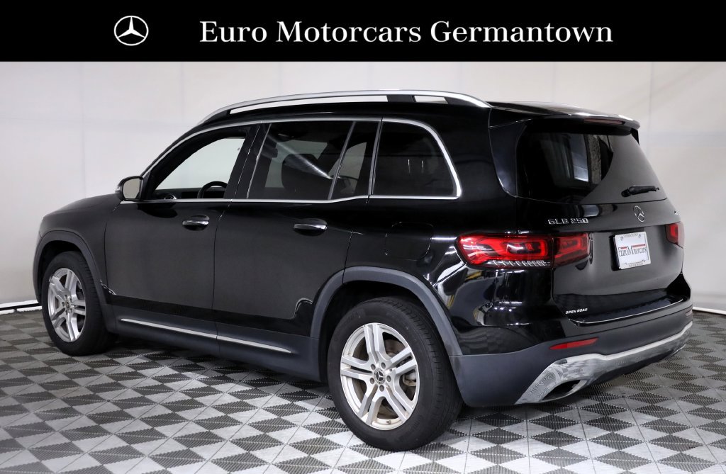Used 2023 Mercedes-Benz GLB 250 4MATIC w/ Premium Package image 4