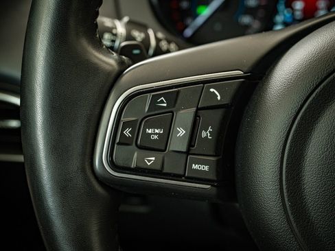 Used 2020 Jaguar F-PACE Premium image 27